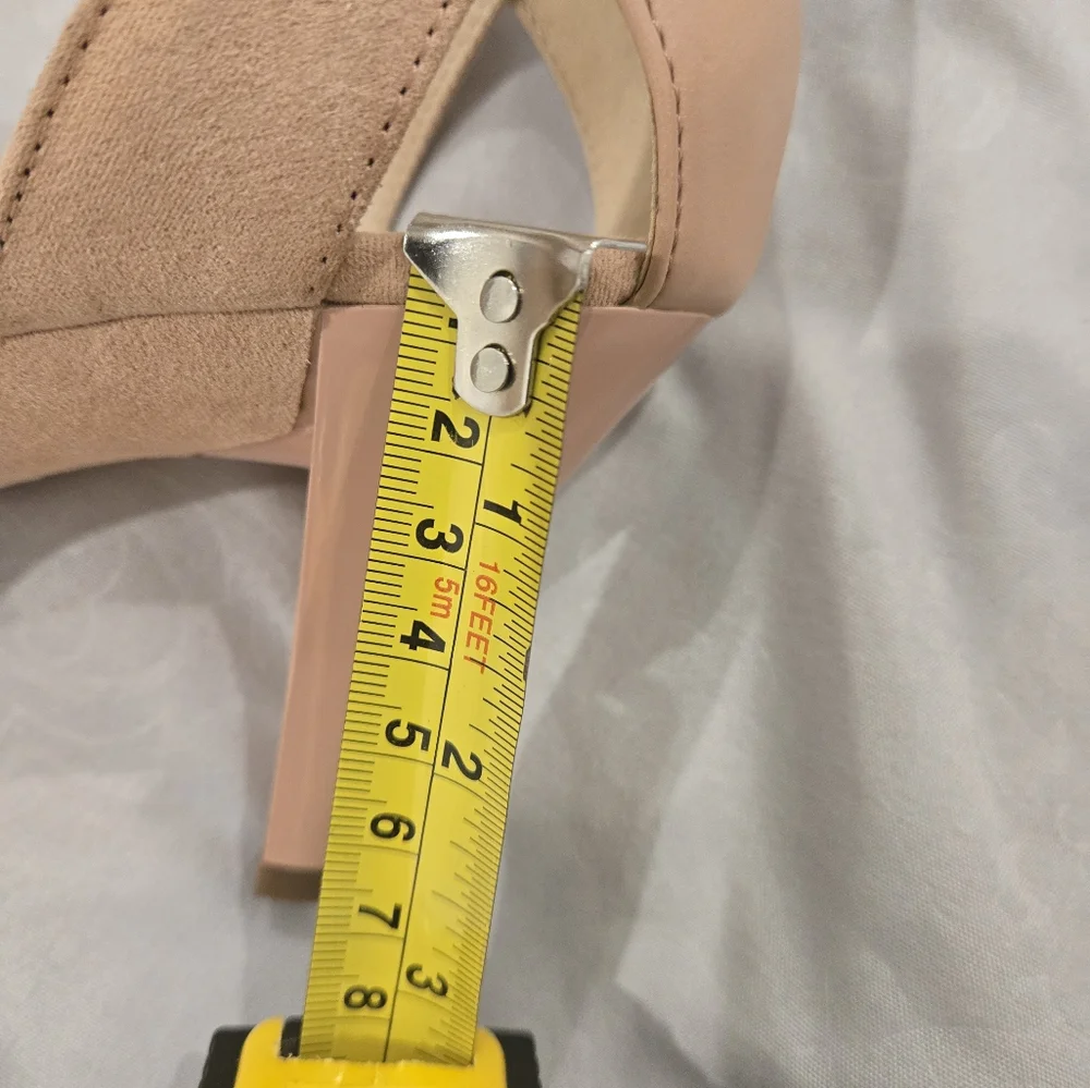 Nine West‎ Nude Crisscross Heels Excellent Condotions